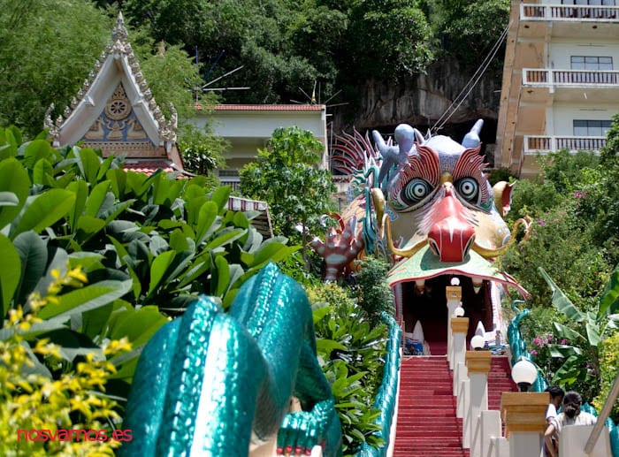 Templos en Tailandia: el templo de la boca del dragón. Wat Ban Tham