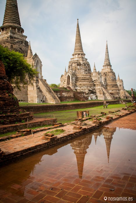 Las tres pagodas en Wat Phra Si Sanphet que guarda los restos mortales de los reyes Borommatrailokanat, Borommarachathirat III y Ramathibodi II — Ayutthaya, Tailandia