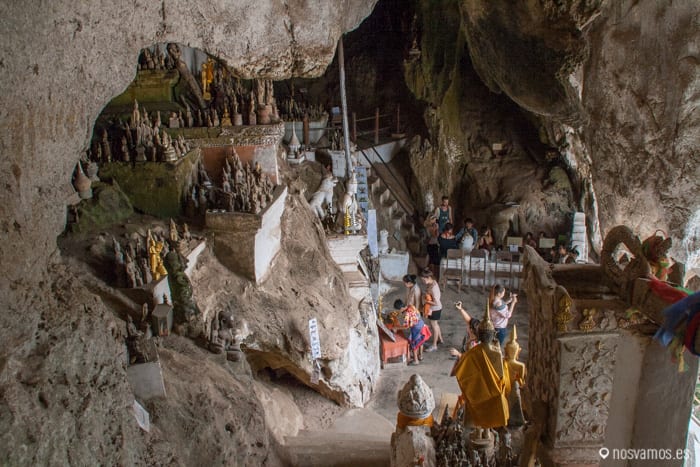 Interior de la cueva inferior — Luang Prabang, Laos